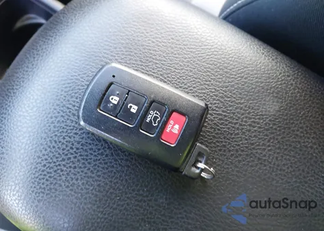 2018 Toyota Rav4 Xle z USA, uszkodzony, nr VIN 2T3RFREV5JW717389